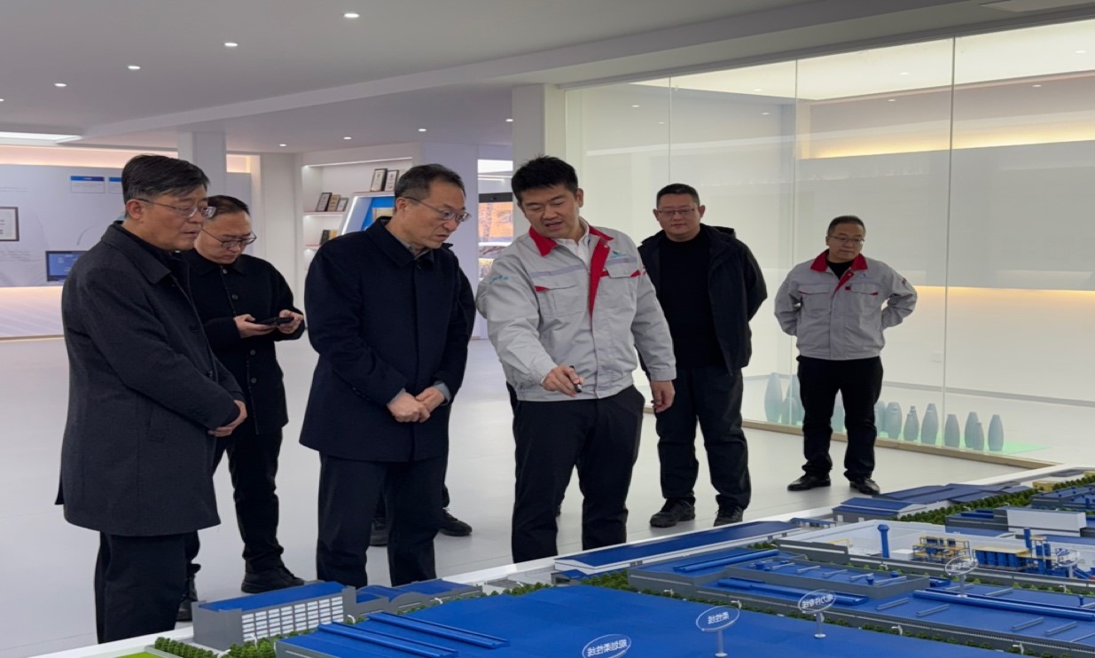 臨汾經(jīng)濟開發(fā)區(qū)黨工委書記、管委會主任白建成一行深入華翔圣德曼新能源汽車零部件產(chǎn)業(yè)園調(diào)研